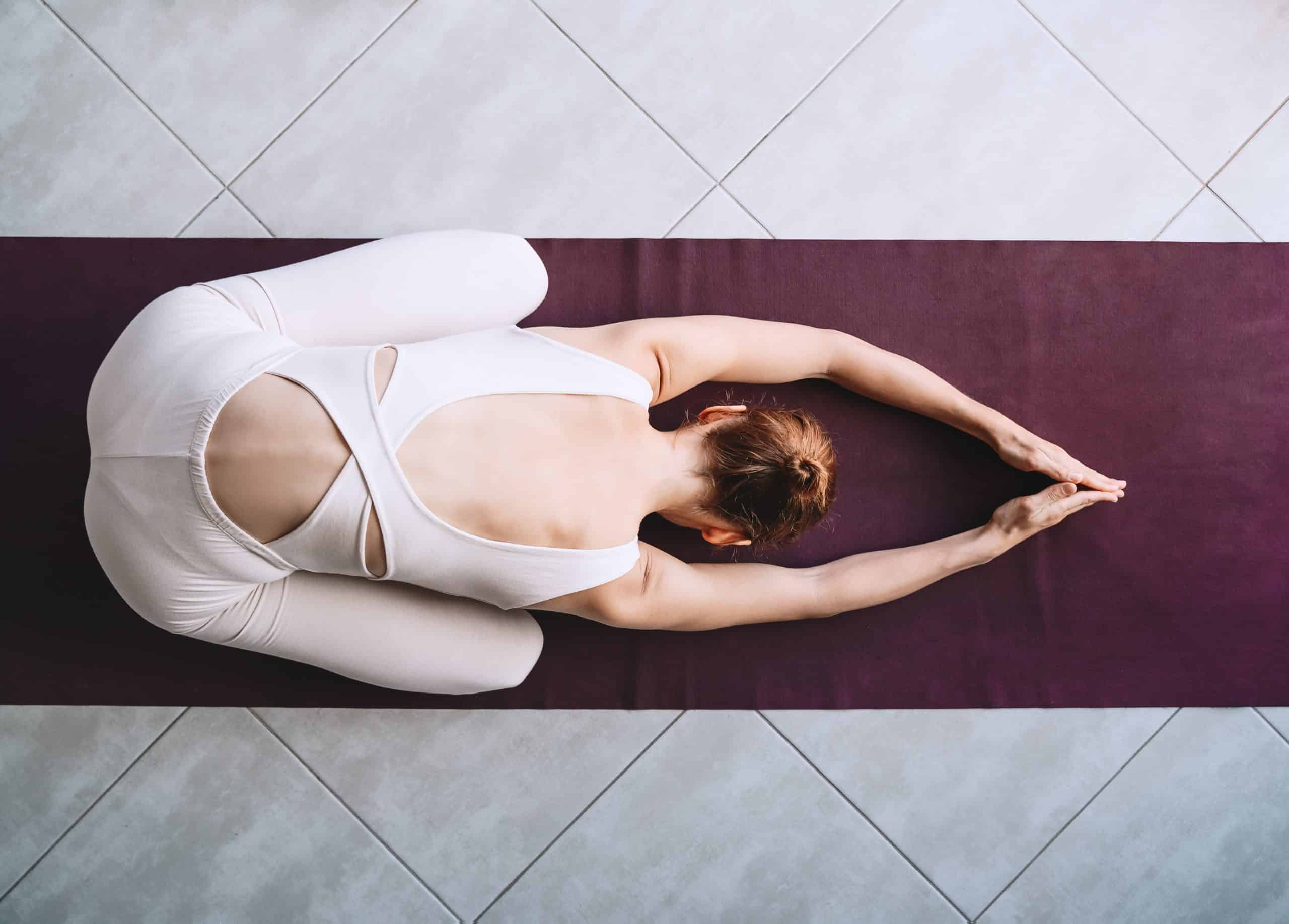 Quels exercices de yoga sont les plus efficaces pour le soulagement du stress ?