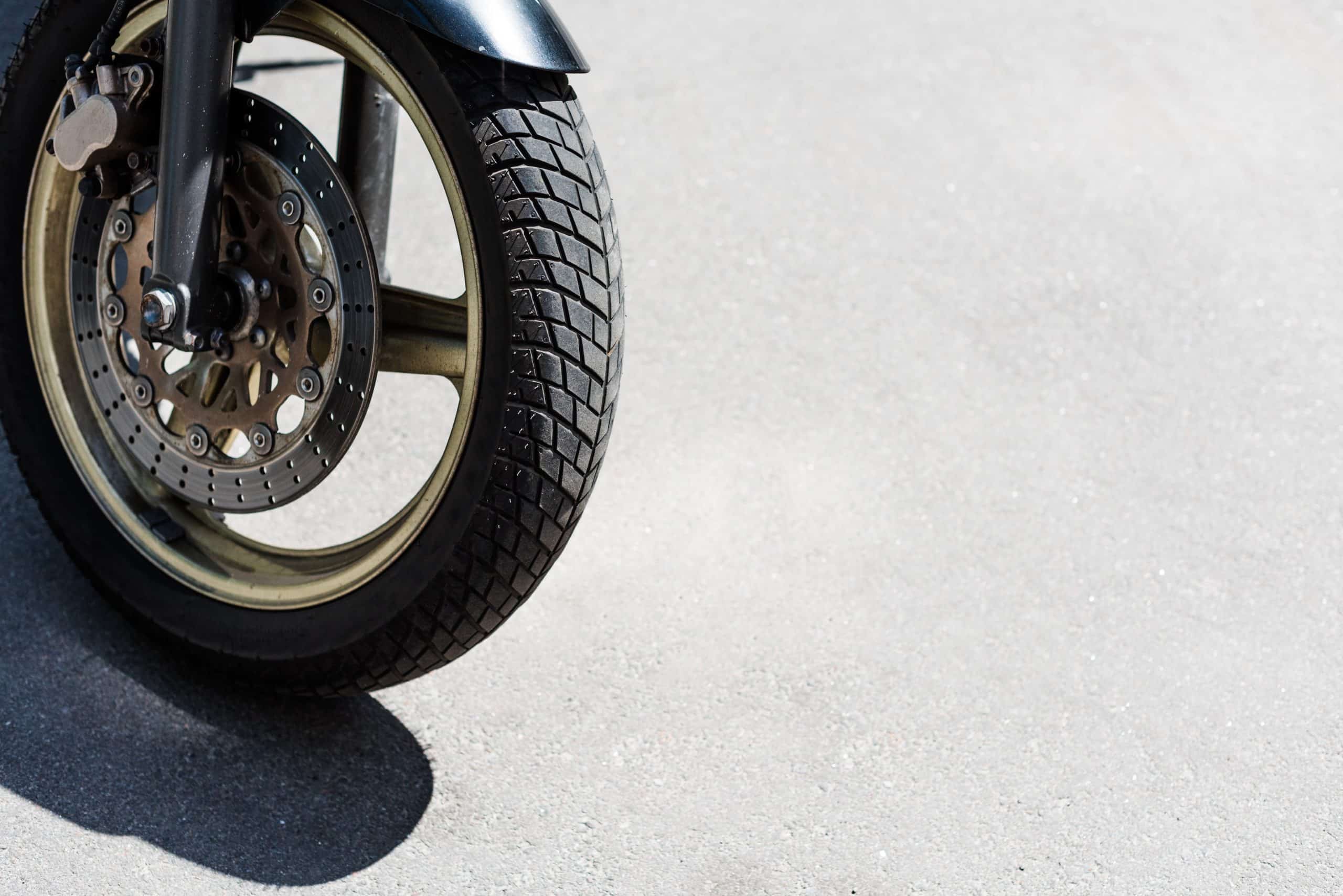 Quels sont les éléments constitutifs des durites de frein pour moto?